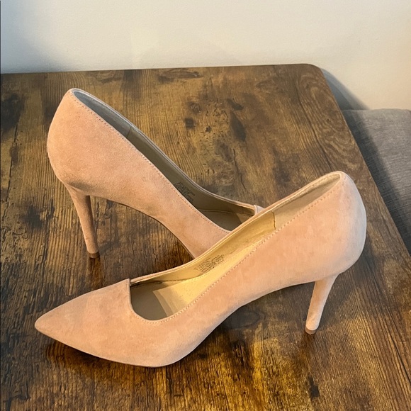 Vince Camuto Women's Blush Suede Heels - Picture 3 of 3